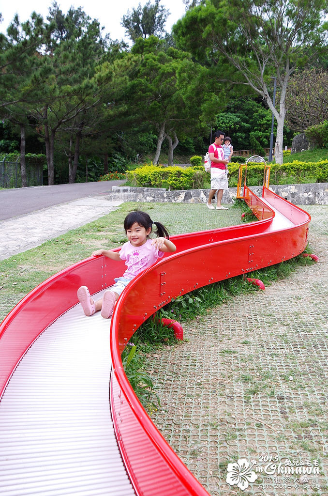 [2015。沖繩|親子|自駕] 浦添大公園～順暢又快速的超長溜滑梯讓屁股又著火了!! @兔兒毛毛姊妹花