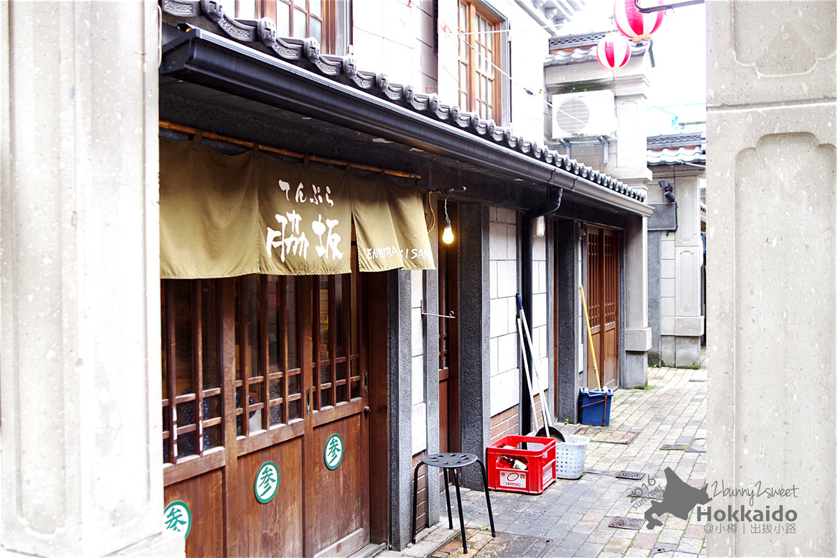 [北海道|親子|自駕] 小樽散策半日遊 (中)-出拔小路～逛逛明治、大正街景商店街，享用聖誕老人鬍鬚哈密瓜霜淇淋｜觀光地圖｜旅遊攻略 @兔兒毛毛姊妹花