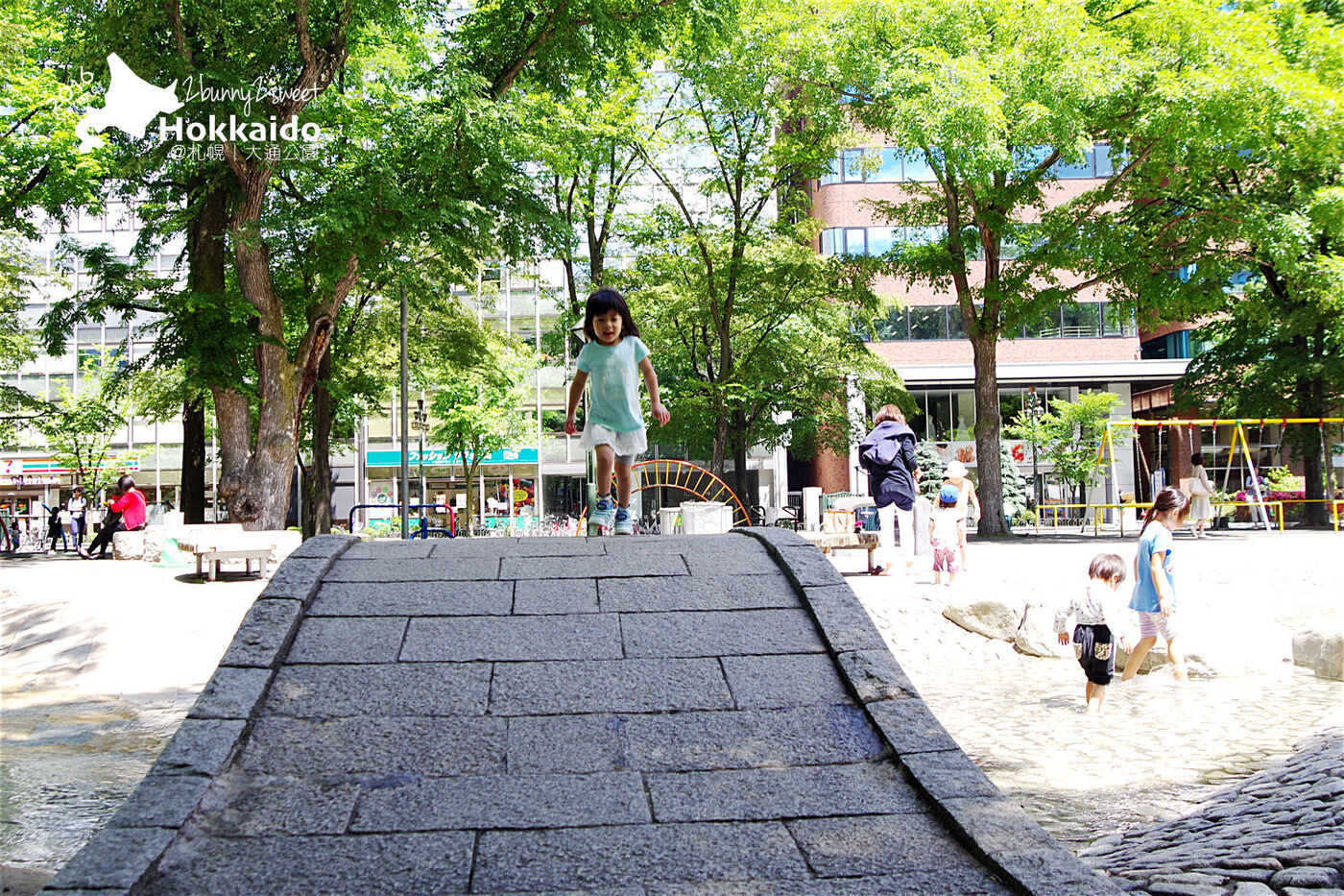 [北海道|親子|自駕] 大通公園～電視塔、烤玉米、溜滑梯～大人小孩都愛的免費公園｜札幌親子景點｜溜滑梯公園｜免費景點 @兔兒毛毛姊妹花