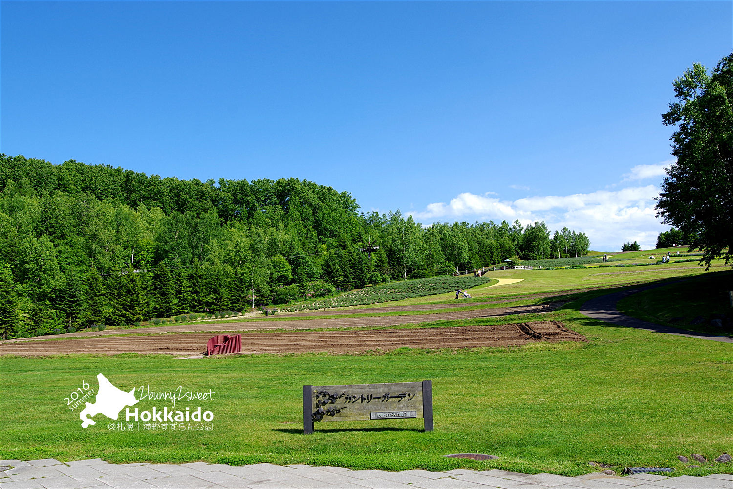 北海道景點【瀧野鈴蘭丘陵公園】滝野すずらん公園～熔岩滑梯、彈跳巨蛋～札幌親子景點 @兔兒毛毛姊妹花