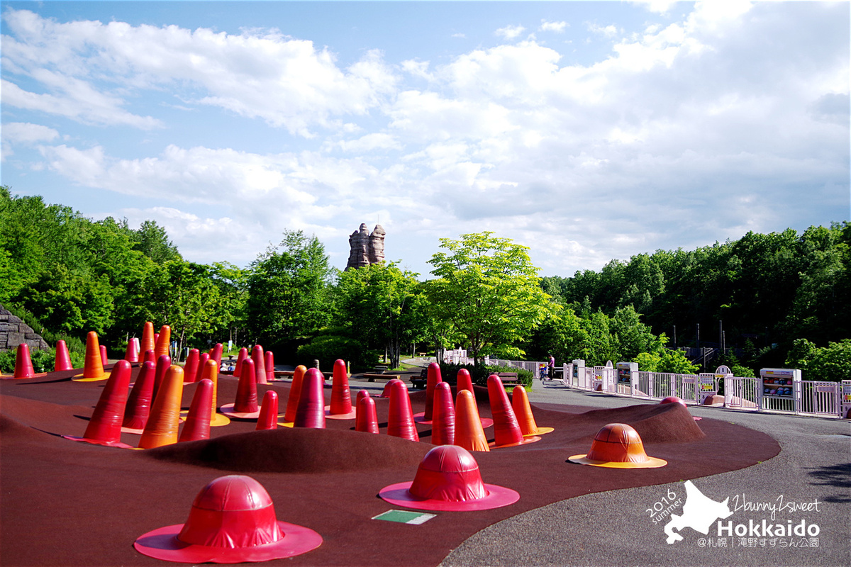 北海道景點【瀧野鈴蘭丘陵公園】滝野すずらん公園～熔岩滑梯、彈跳巨蛋～札幌親子景點 @兔兒毛毛姊妹花