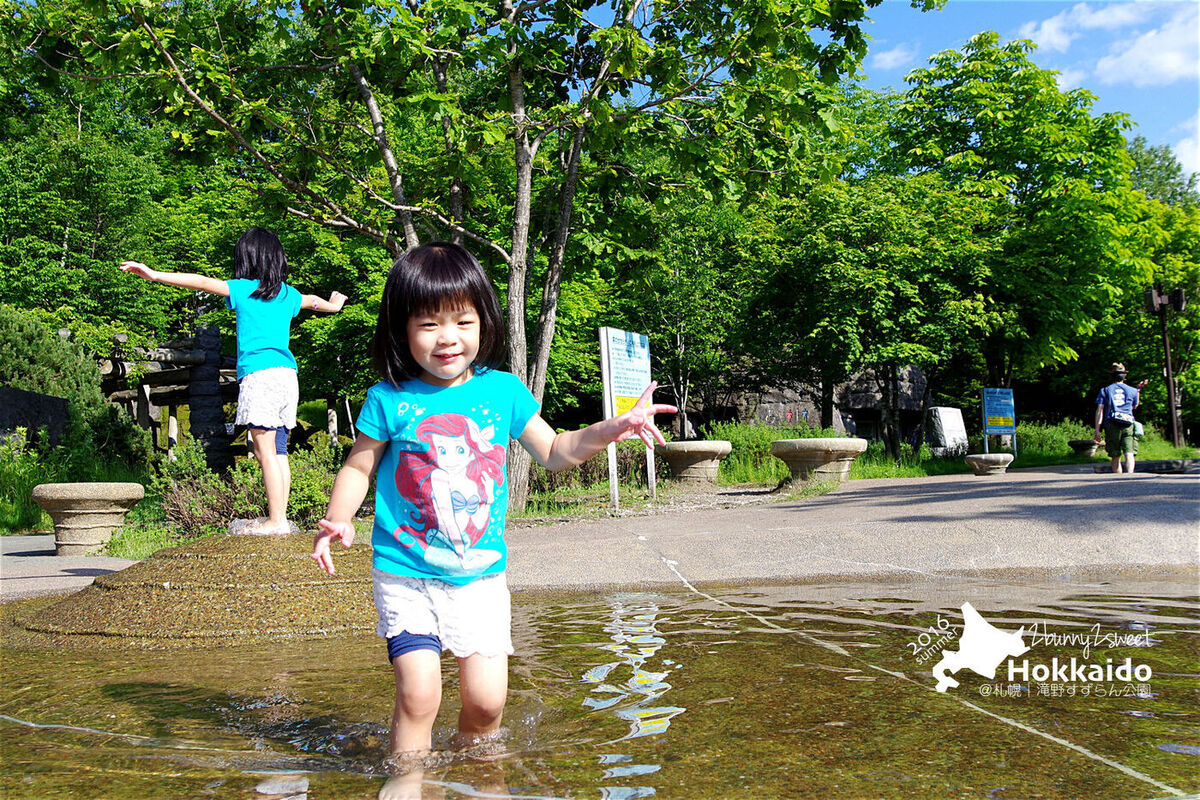 北海道景點【瀧野鈴蘭丘陵公園】滝野すずらん公園～熔岩滑梯、彈跳巨蛋～札幌親子景點 @兔兒毛毛姊妹花