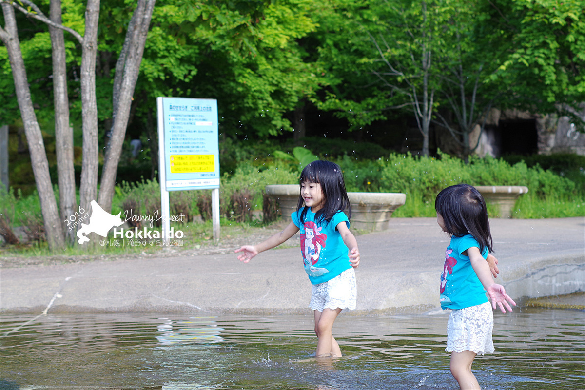 北海道景點【瀧野鈴蘭丘陵公園】滝野すずらん公園～熔岩滑梯、彈跳巨蛋～札幌親子景點 @兔兒毛毛姊妹花