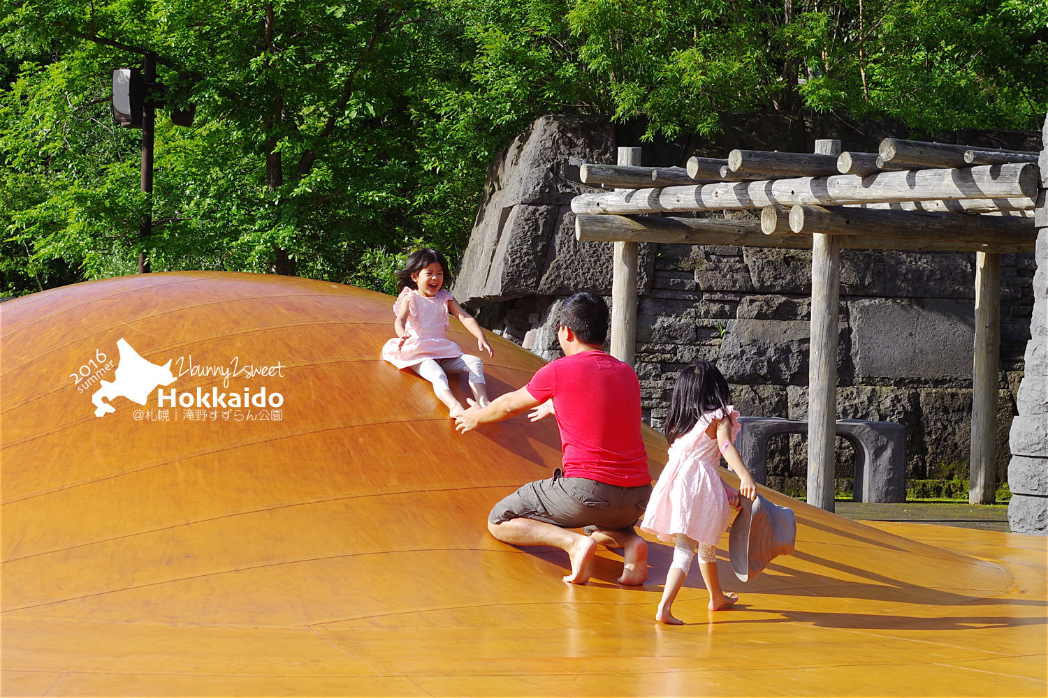 北海道景點【瀧野鈴蘭丘陵公園】滝野すずらん公園～熔岩滑梯、彈跳巨蛋～札幌親子景點 @兔兒毛毛姊妹花