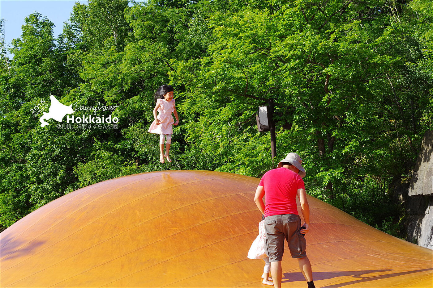 北海道景點【瀧野鈴蘭丘陵公園】滝野すずらん公園～熔岩滑梯、彈跳巨蛋～札幌親子景點 @兔兒毛毛姊妹花