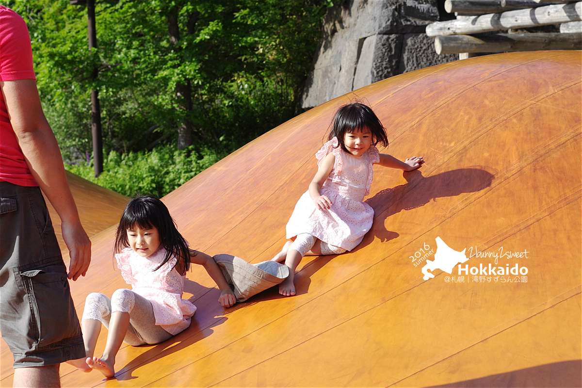 北海道景點【瀧野鈴蘭丘陵公園】滝野すずらん公園～熔岩滑梯、彈跳巨蛋～札幌親子景點 @兔兒毛毛姊妹花