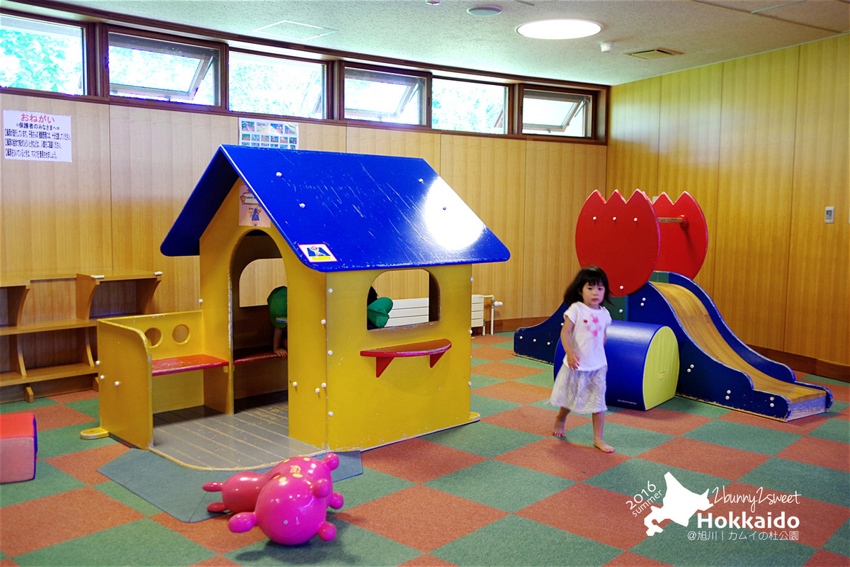 [北海道|親子|自駕] 神威の杜公園 (カムイの杜公園)~室內室外都超好玩的無料公園～旭川親子景點｜溜滑梯公園｜免費景點｜室內樂園 @兔兒毛毛姊妹花