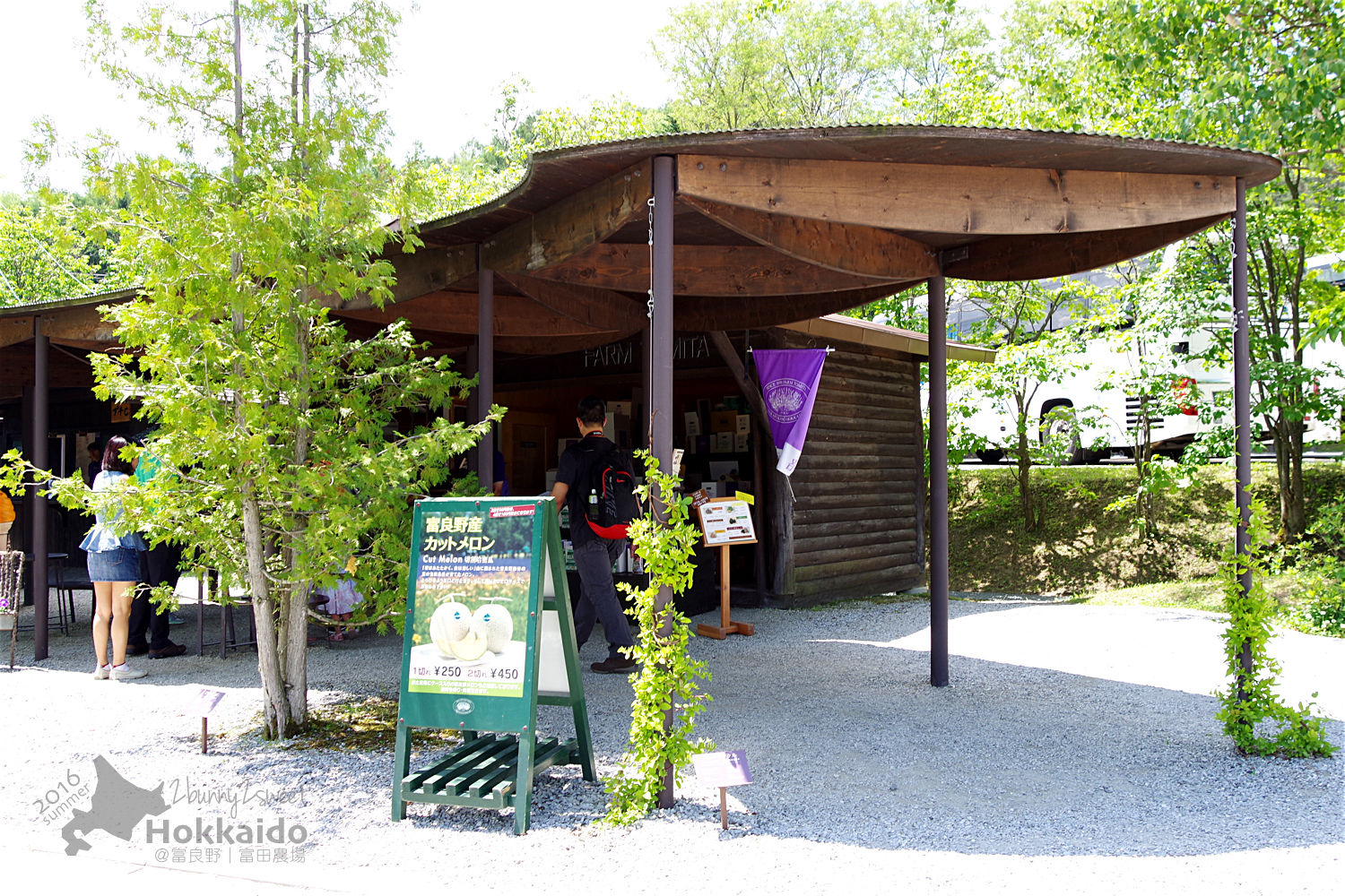 [北海道|親子|自駕] 富田農場｜ Farm Tomita｜ファーム富田～夏季遊北海道絕不可錯過的薰衣草花海美景 (初夏薰衣草花海)｜富良野免費景點 @兔兒毛毛姊妹花