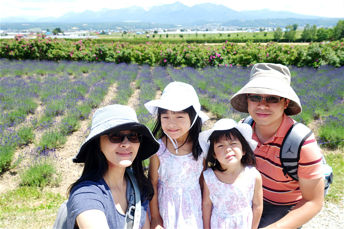 [北海道|親子|自駕] 富田農場｜ Farm Tomita｜ファーム富田～夏季遊北海道絕不可錯過的薰衣草花海美景 (初夏薰衣草花海)｜富良野免費景點 @兔兒毛毛姊妹花