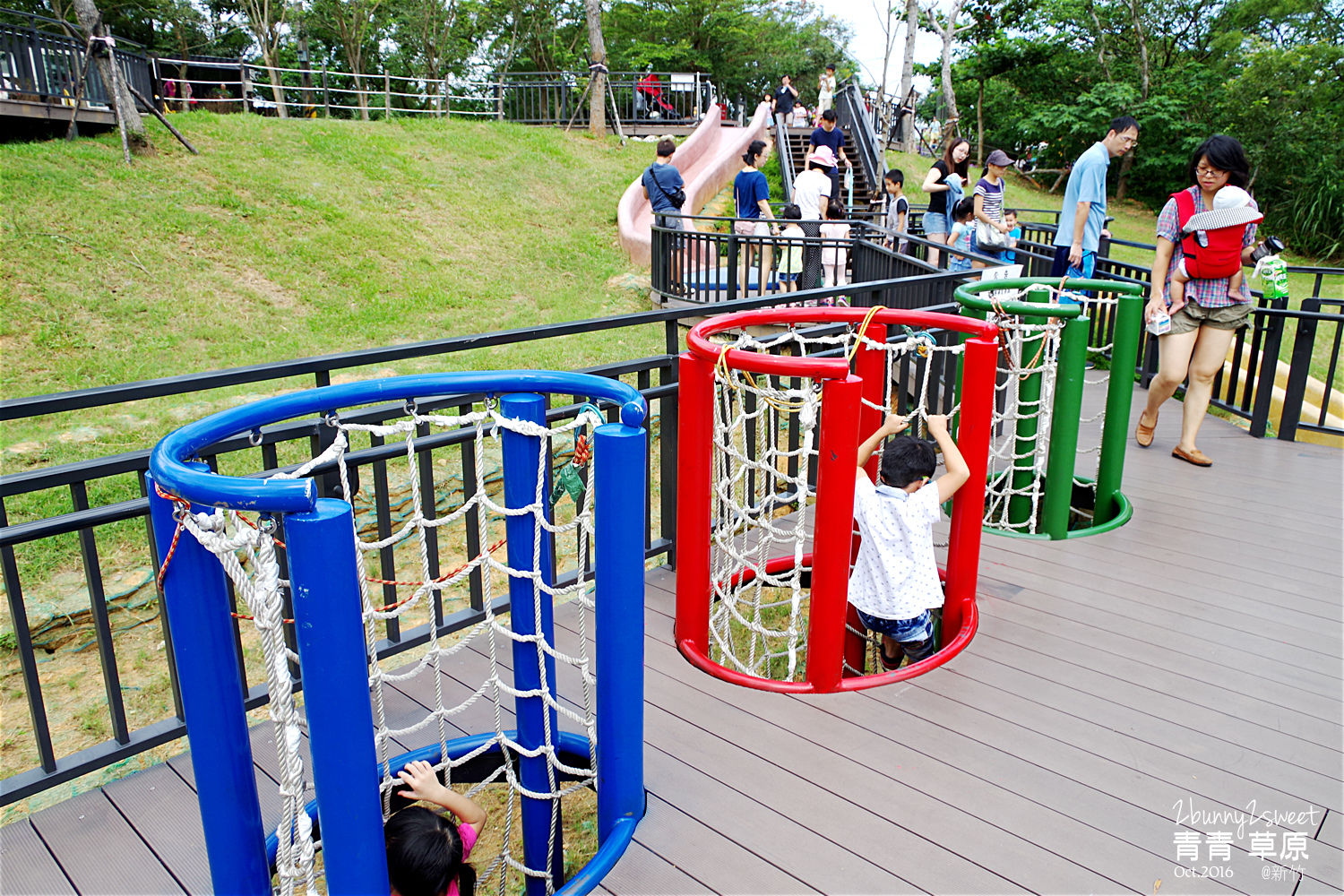 新竹特色公園》青青草原～大草原、攀爬網、四座磨石子超長溜滑梯～刺激又好玩的超長溜滑梯 @兔兒毛毛姊妹花