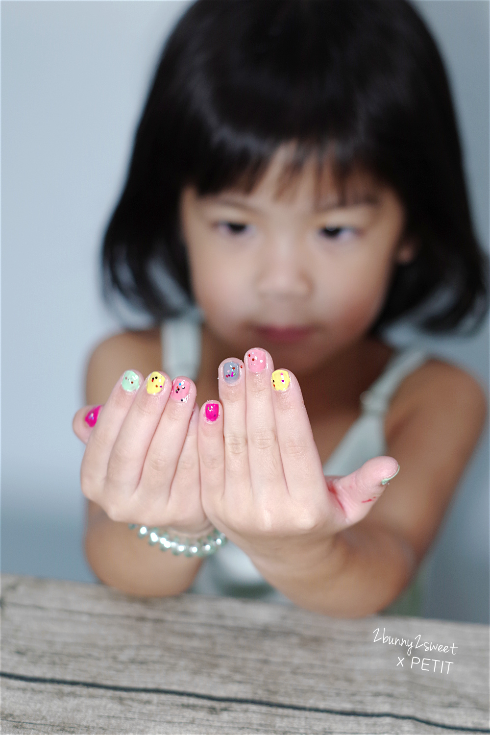 [好物。體驗] 無毒無臭 小小 PETIT 水性可剝指甲油～讓繽紛的色彩在小女孩兒的指尖跳躍 @兔兒毛毛姊妹花