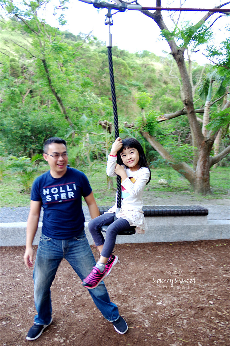 台中親子景點》鰲峰山運動公園 競合體驗遊戲場～媲美日本的無料公園，設施好玩又有設計感的免費公園 @兔兒毛毛姊妹花