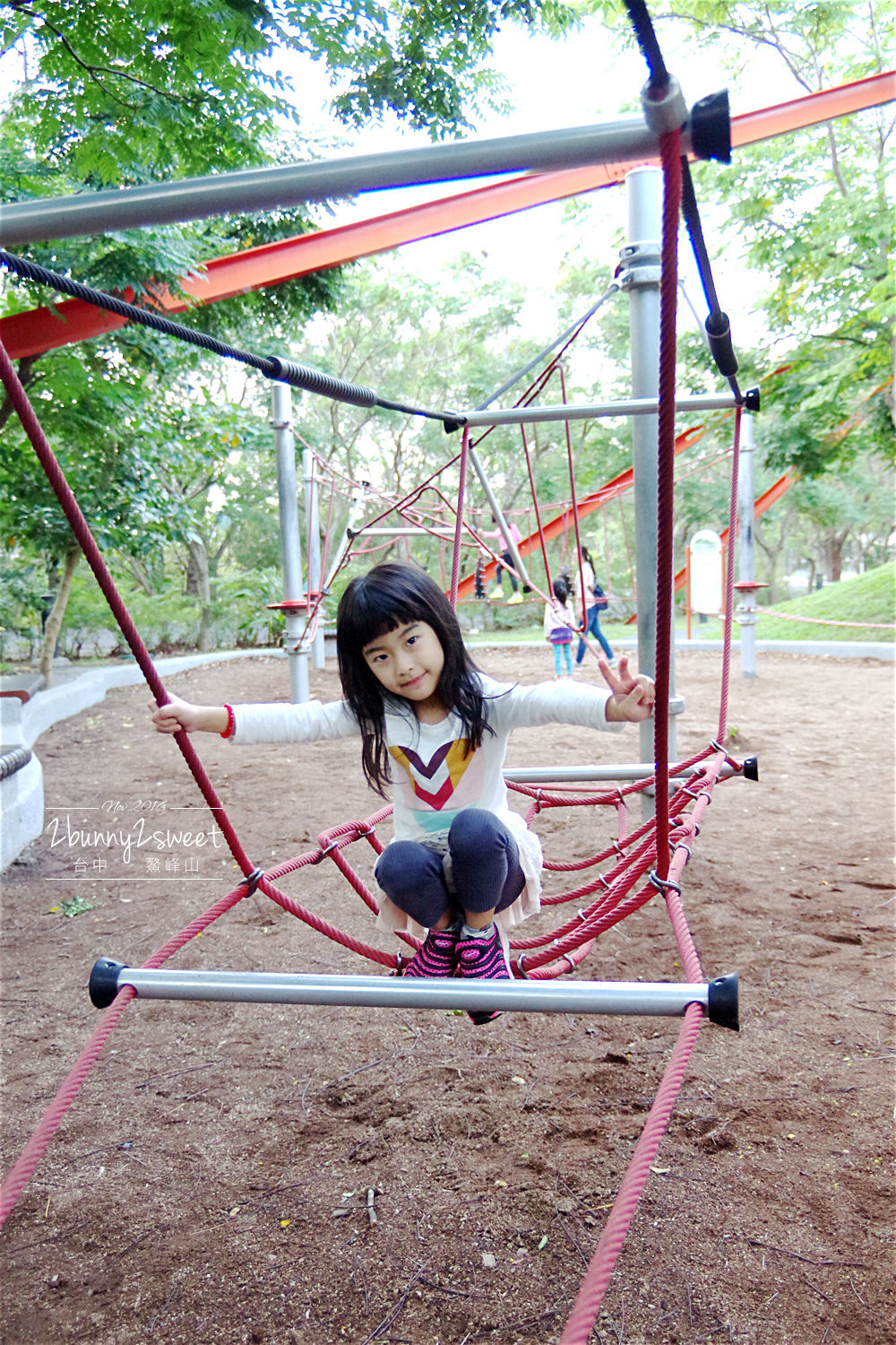 台中親子景點》鰲峰山運動公園 競合體驗遊戲場～媲美日本的無料公園，設施好玩又有設計感的免費公園 @兔兒毛毛姊妹花