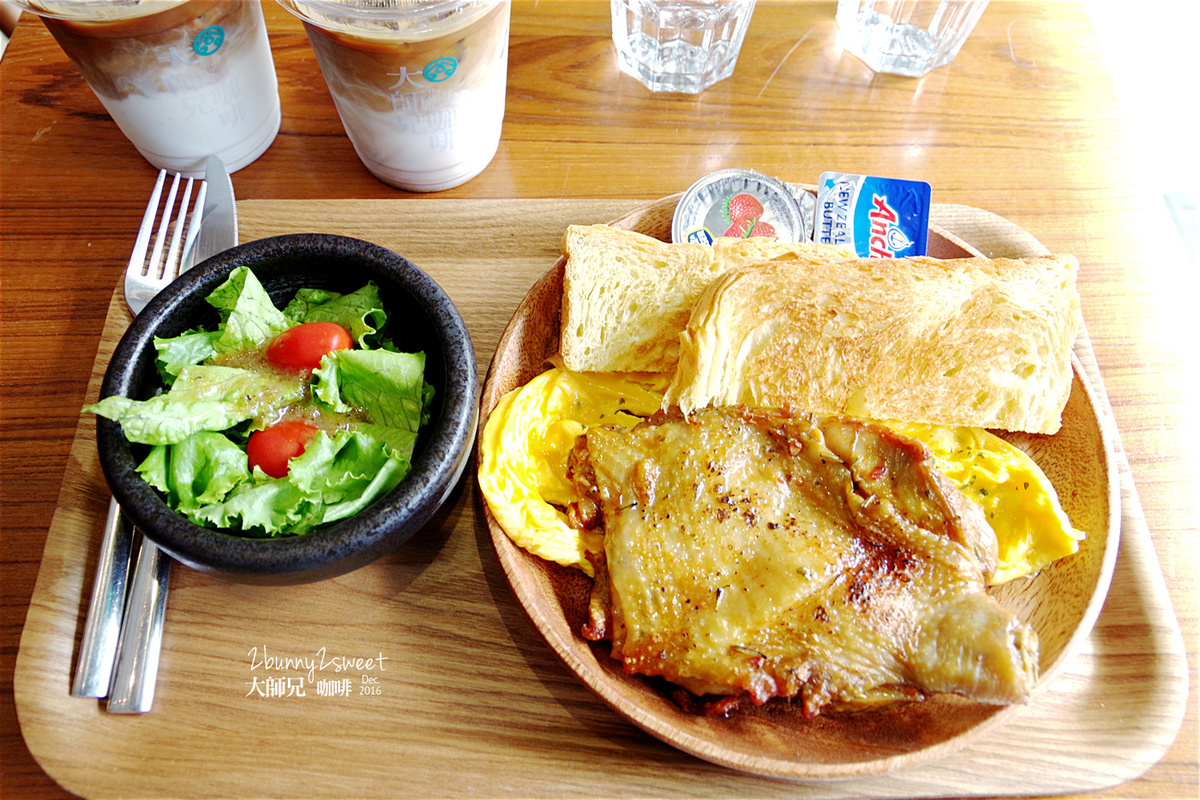 [台北。美食] 大師兄回來了!! 還帶回中西合璧口味的早午餐@近南京三民捷運站的大師兄咖啡｜松山美食 @兔兒毛毛姊妹花