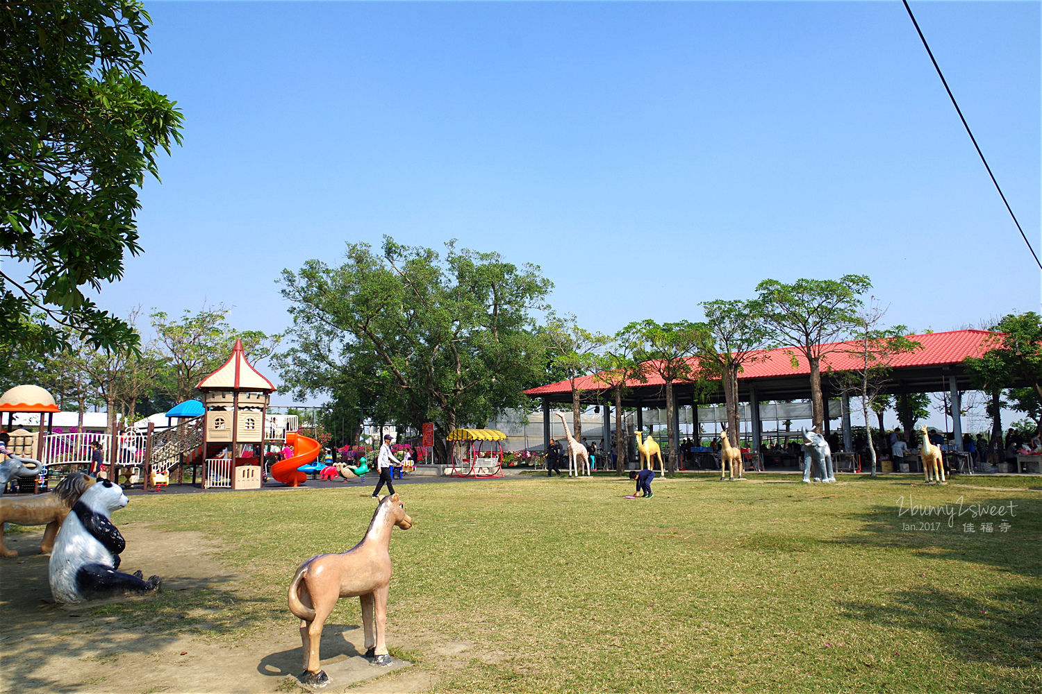 台南親子景點》全台最歡樂的寺廟～佳福寺 慈幼兒童樂園～直的、捲的、超長滾輪式多種溜滑梯，還附設烤肉區｜台南免費景點 @兔兒毛毛姊妹花