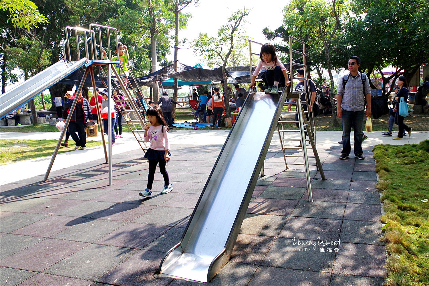 台南親子景點》全台最歡樂的寺廟～佳福寺 慈幼兒童樂園～直的、捲的、超長滾輪式多種溜滑梯，還附設烤肉區｜台南免費景點 @兔兒毛毛姊妹花