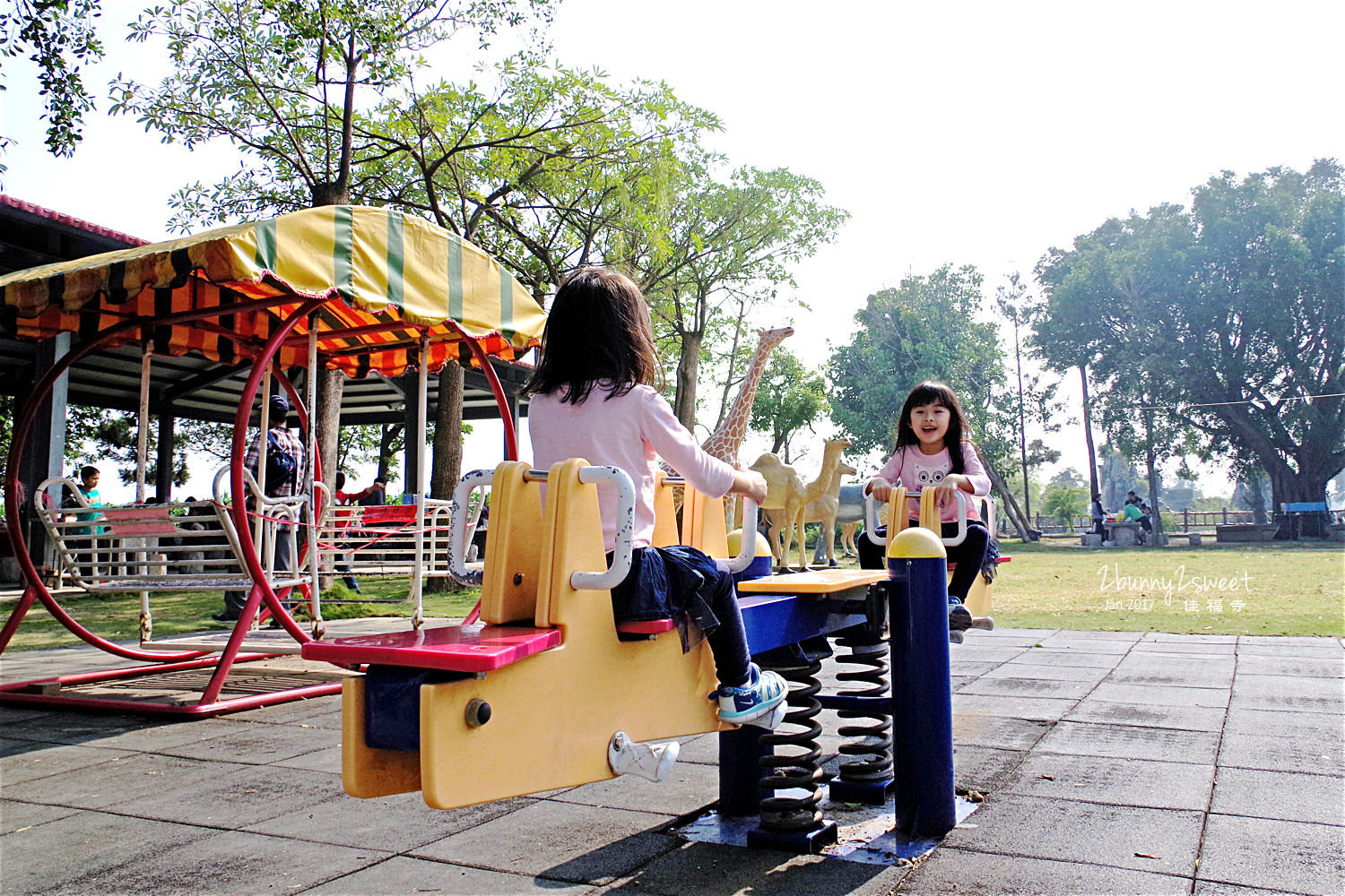 台南親子景點》全台最歡樂的寺廟～佳福寺 慈幼兒童樂園～直的、捲的、超長滾輪式多種溜滑梯，還附設烤肉區｜台南免費景點 @兔兒毛毛姊妹花