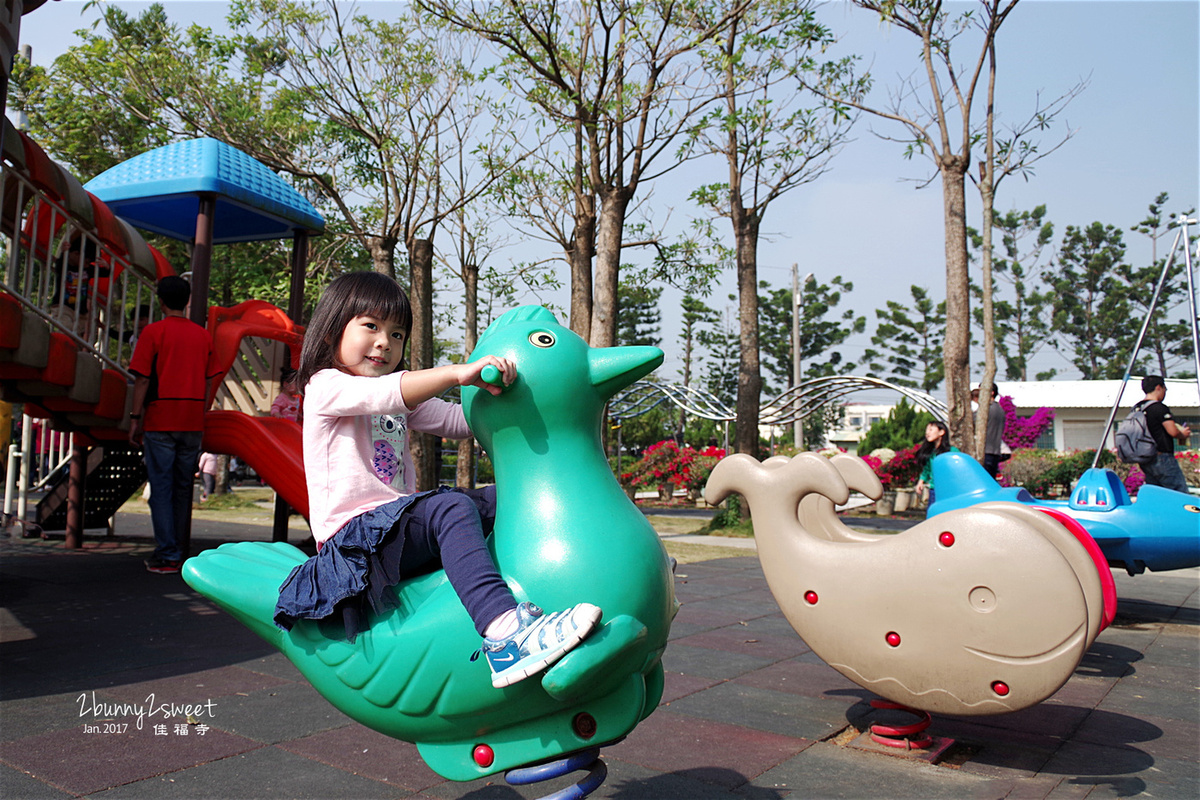 台南親子景點》全台最歡樂的寺廟～佳福寺 慈幼兒童樂園～直的、捲的、超長滾輪式多種溜滑梯，還附設烤肉區｜台南免費景點 @兔兒毛毛姊妹花