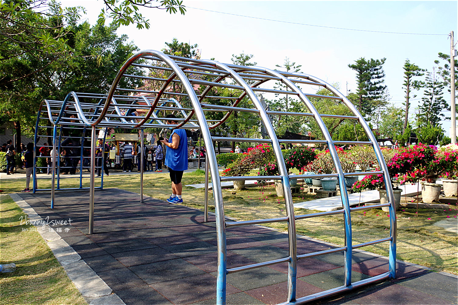 台南親子景點》全台最歡樂的寺廟～佳福寺 慈幼兒童樂園～直的、捲的、超長滾輪式多種溜滑梯，還附設烤肉區｜台南免費景點 @兔兒毛毛姊妹花