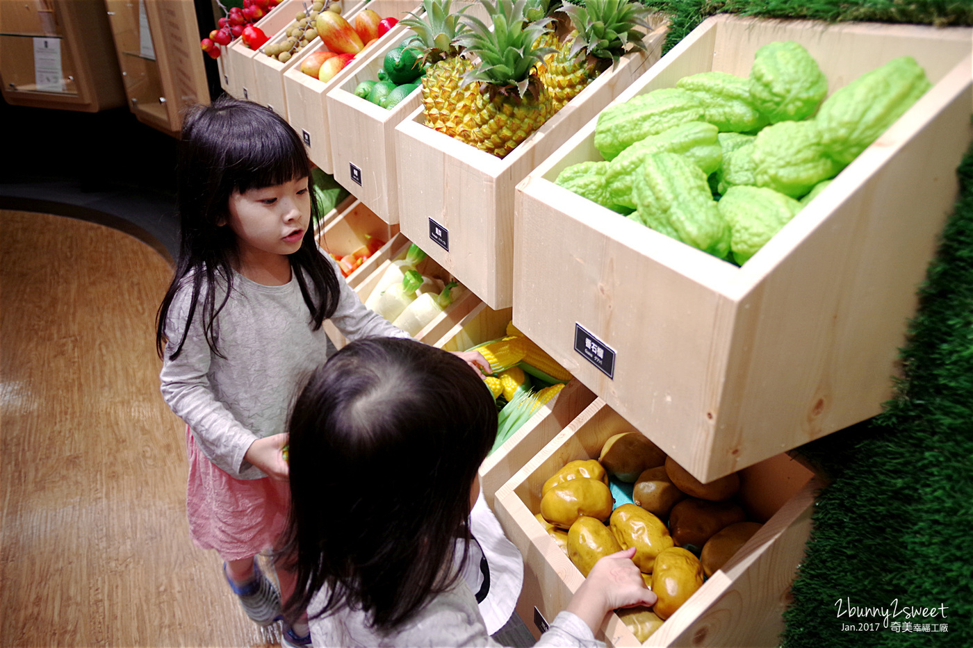 [台南。親子景點] 奇美食品 幸福工廠～影音互動遊戲x可愛公仔拍照場景xDIY手作課程～有得吃又有得玩的觀光工廠｜雨天景點 @兔兒毛毛姊妹花