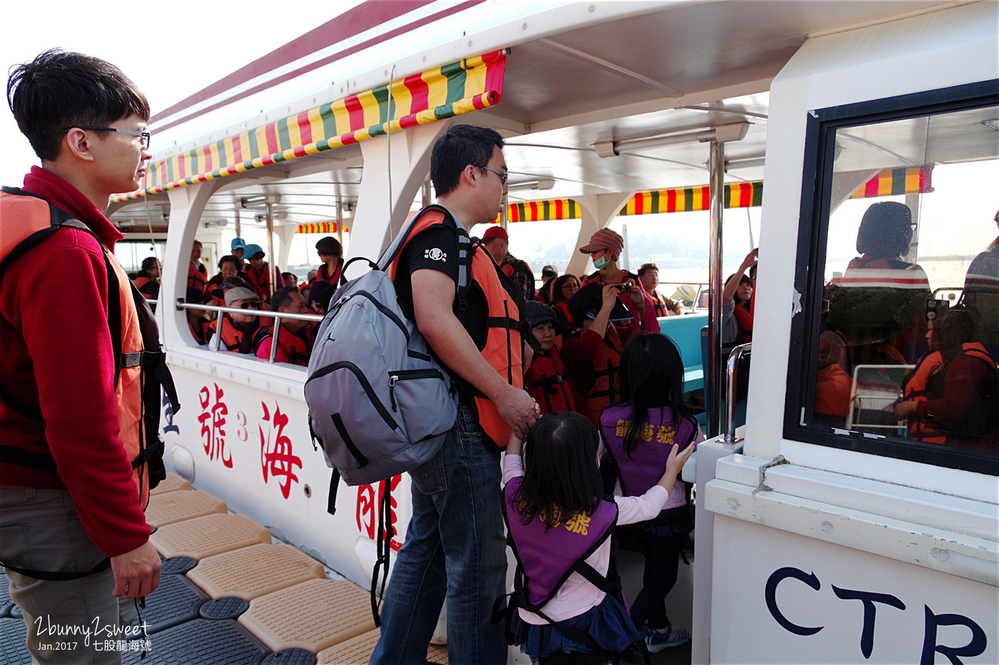 台南親子景點》七股龍海號 探索潟湖生態之旅～搭乘高級膠筏遊潟湖、看生態，看完蚵田直接來個烤蚵放題～精神味蕾都滿足的生態之旅 @兔兒毛毛姊妹花