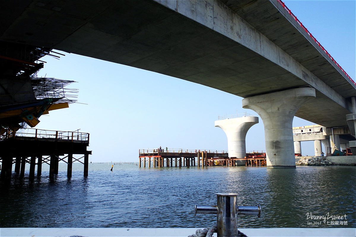 台南親子景點》七股龍海號 探索潟湖生態之旅～搭乘高級膠筏遊潟湖、看生態，看完蚵田直接來個烤蚵放題～精神味蕾都滿足的生態之旅 @兔兒毛毛姊妹花