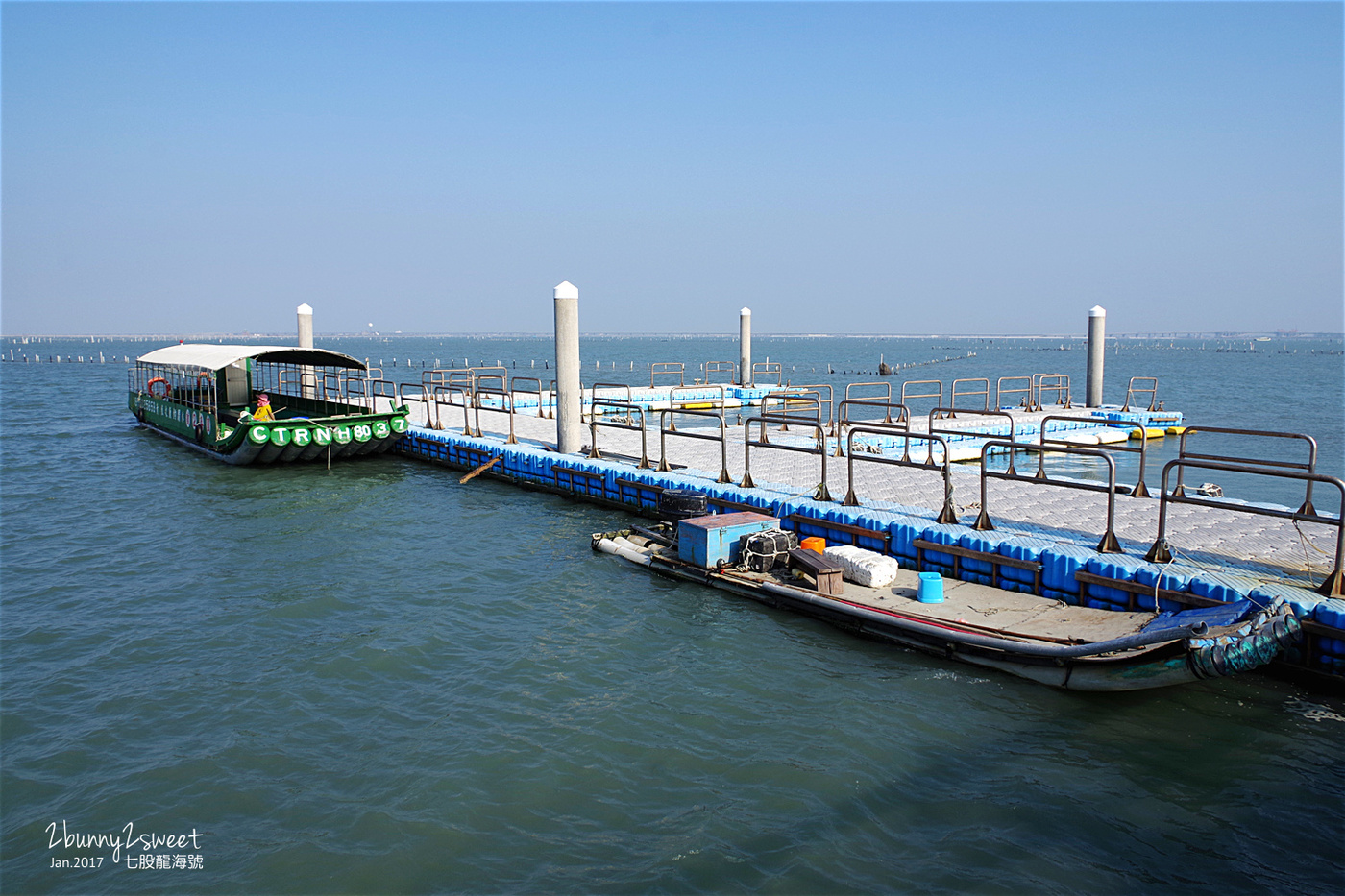 台南親子景點》七股龍海號 探索潟湖生態之旅～搭乘高級膠筏遊潟湖、看生態，看完蚵田直接來個烤蚵放題～精神味蕾都滿足的生態之旅 @兔兒毛毛姊妹花