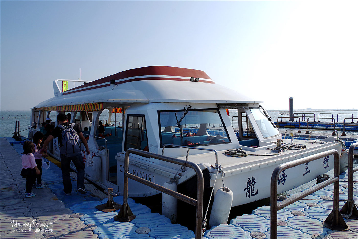 台南親子景點》七股龍海號 探索潟湖生態之旅～搭乘高級膠筏遊潟湖、看生態，看完蚵田直接來個烤蚵放題～精神味蕾都滿足的生態之旅 @兔兒毛毛姊妹花