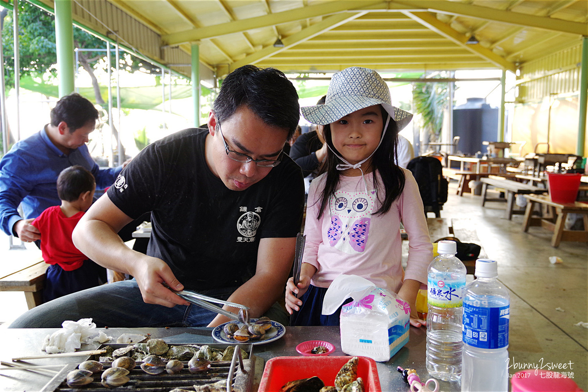 台南親子景點》七股龍海號 探索潟湖生態之旅～搭乘高級膠筏遊潟湖、看生態，看完蚵田直接來個烤蚵放題～精神味蕾都滿足的生態之旅 @兔兒毛毛姊妹花