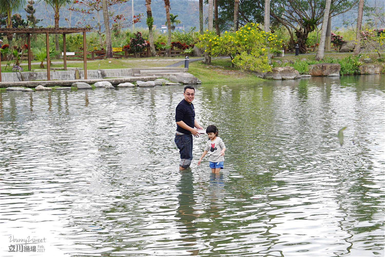 花蓮親子景點》立川漁場 &#038; 五餅二魚餐廳～玩水、餵魚、摸蜆仔兼洗褲再去吃個黃金蜆大餐～花東縱谷必遊景點 @兔兒毛毛姊妹花