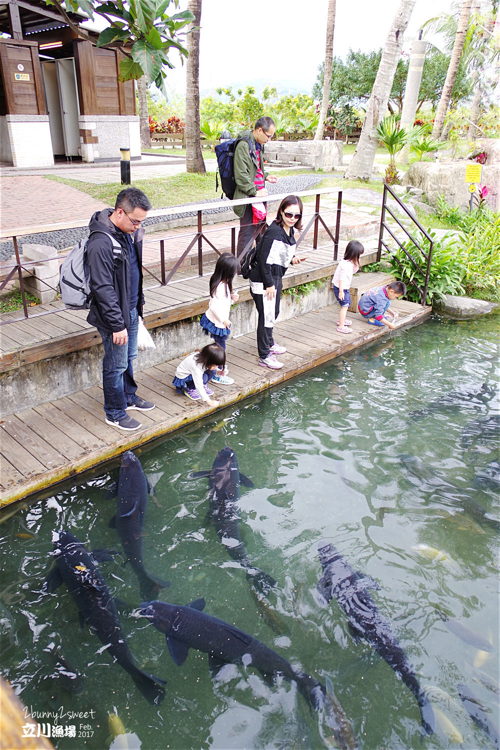 花蓮親子景點》立川漁場 &#038; 五餅二魚餐廳～玩水、餵魚、摸蜆仔兼洗褲再去吃個黃金蜆大餐～花東縱谷必遊景點 @兔兒毛毛姊妹花