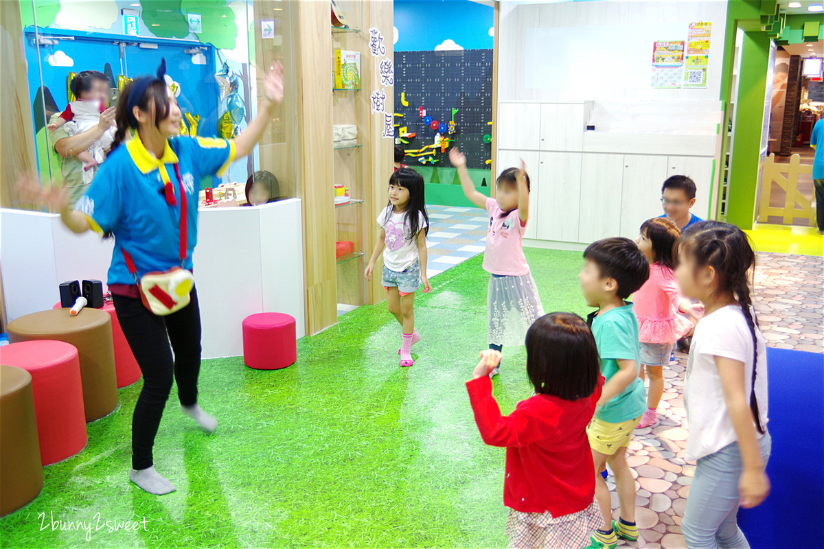 [台北。室內樂園] 奇樂多親子樂園～不只球池、滑梯、扮家家，還有迷你賽道可以騎馬~CITYLINK 南港店裡小而美的室內遊樂園｜雨天景點｜室內景點 @兔兒毛毛姊妹花