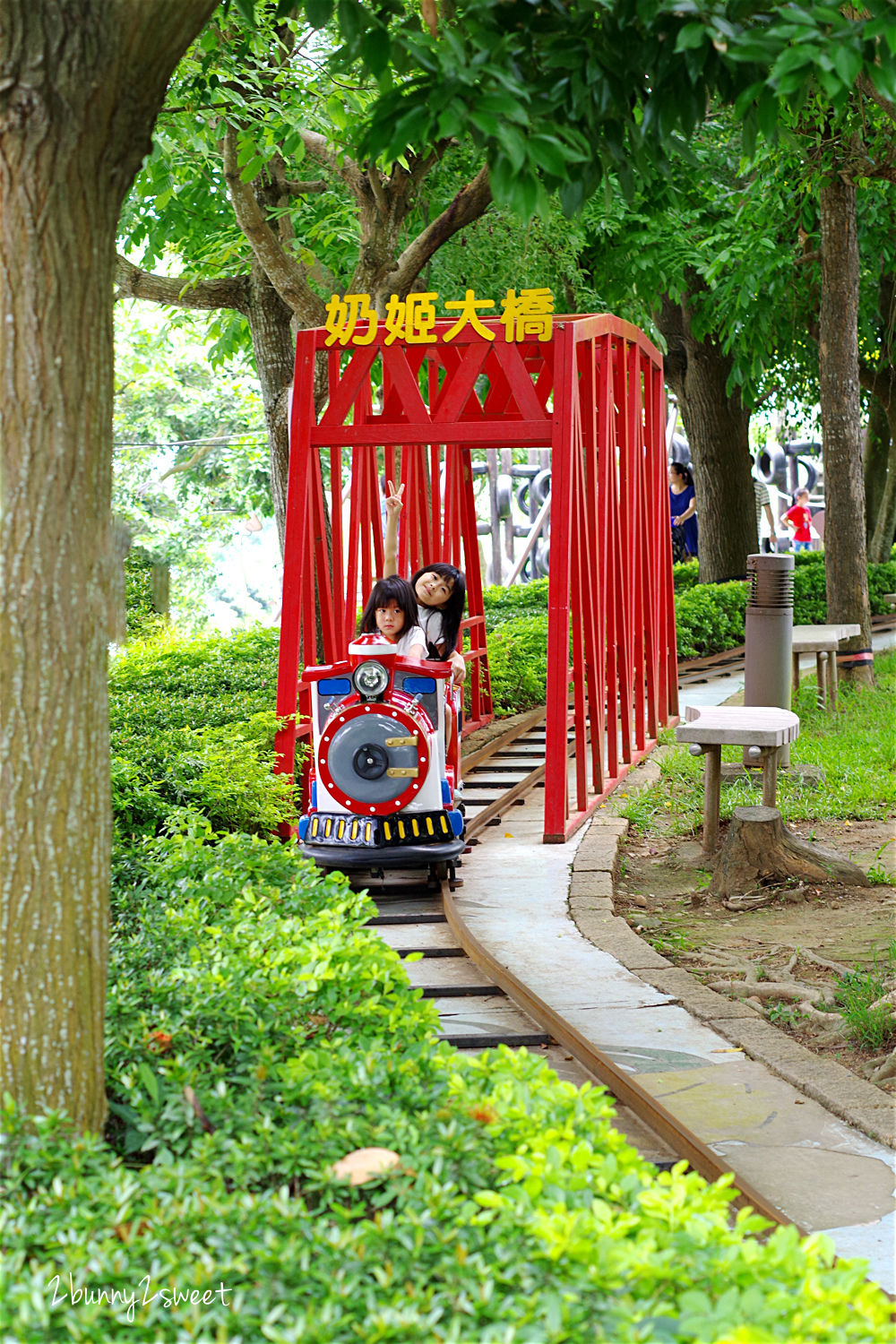 彰化親子景點》愛荔枝親子樂園 Alice&#8217;s Garden～沙坑、水池、大草坪、小火車，還有超放電攀爬體健設施和主題餐廳～親子同遊瘋玩一整天的好地方｜彰化一日遊景點推薦 @兔兒毛毛姊妹花