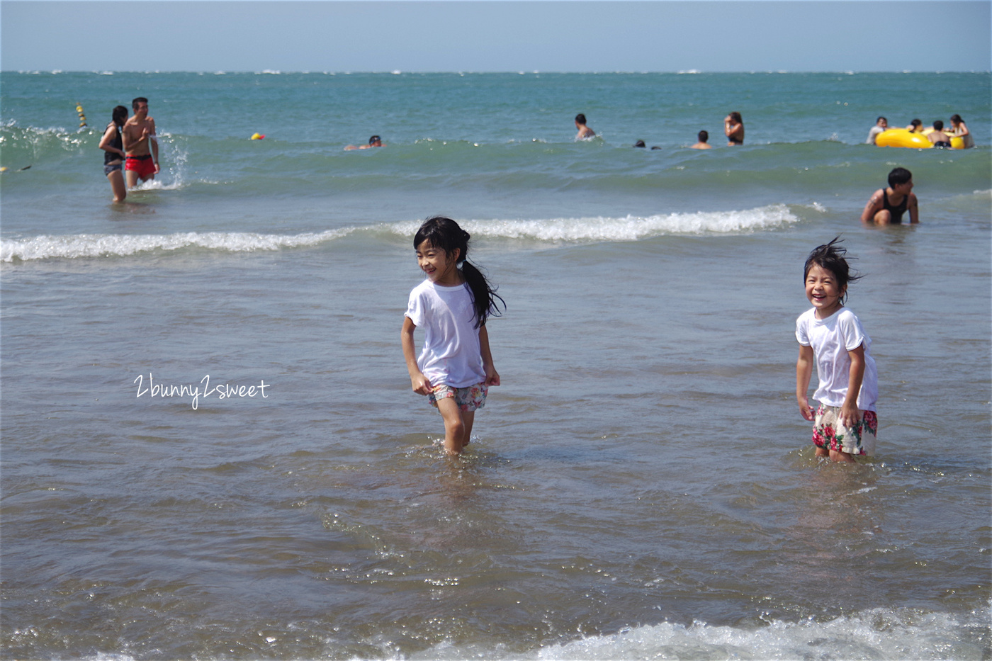 [新北。海景餐廳] 白沙灣旁的海景秘境餐廳～海角一樂園 歐風料理美食莊園～超大牛排配絕美海景，還有庭園兒童遊戲區｜景觀餐廳｜親子友善餐廳 @兔兒毛毛姊妹花