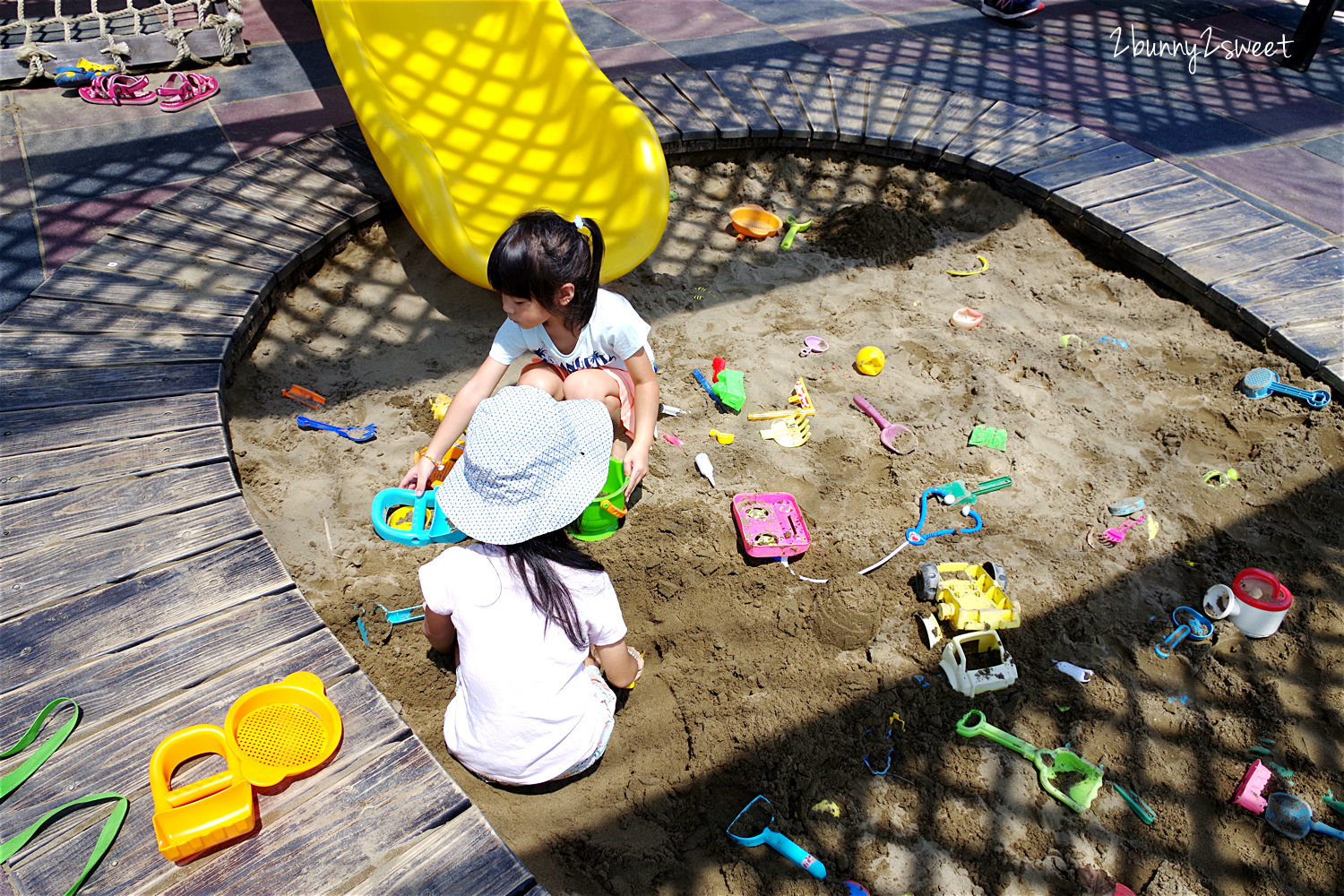 新屋 3 號咖啡｜桃園新屋綠色隧道峇里島風庭園親子寵物餐廳，沙坑、滑梯、戲水池好好玩 @兔兒毛毛姊妹花