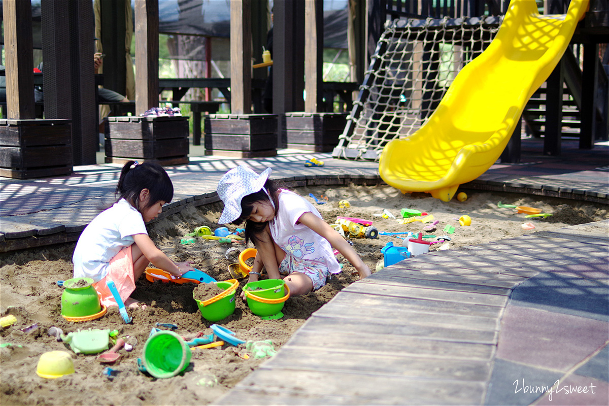 新屋 3 號咖啡｜桃園新屋綠色隧道峇里島風庭園親子寵物餐廳，沙坑、滑梯、戲水池好好玩 @兔兒毛毛姊妹花