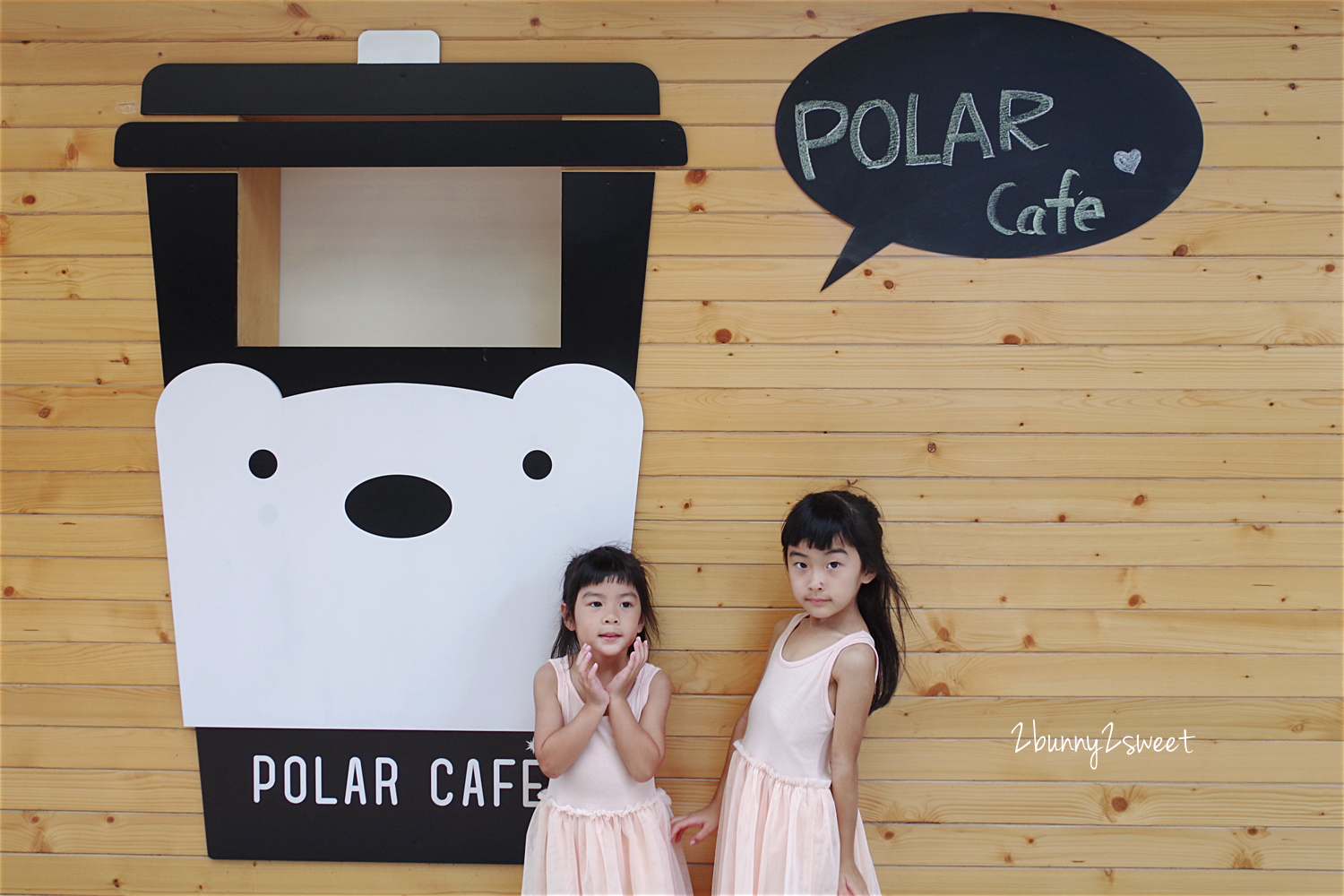 [台北。咖啡廳] POLAR CAFE ~北極熊不只躲在咖啡廳各個角落，還漂浮在飲料上～超療癒北極熊主題咖啡廳｜IG熱門咖啡廳｜民生社區 @兔兒毛毛姊妹花