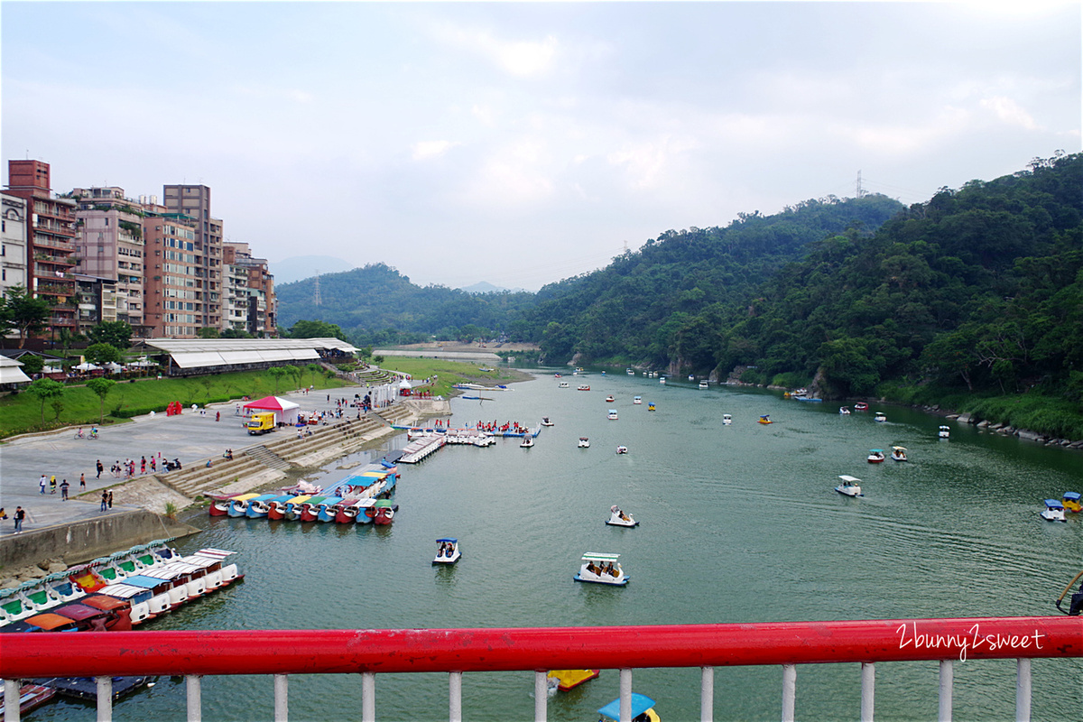 [新北。親子景點] 碧潭風景區半日遊～碧潭水灣 BALI 景觀餐廳享用異國美食 x 水岸裝置藝術拍美照 x 水鳥電動船遊湖~輕鬆愜意的親子旅遊時光｜免費景點｜IG 美照｜捷運新店站｜停車資訊 @兔兒毛毛姊妹花