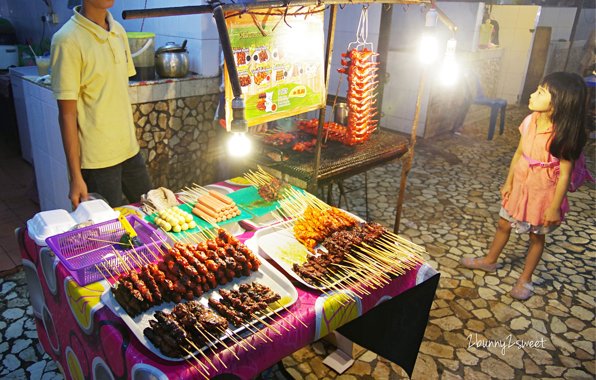 [沙巴。美食] 丹絨亞路夜市 (Tanjung Aru Perdana Porch) 三色果汁 &#038; 沙爹、烤雞翅～平價美食街搬家到 Tanjung Lipat Sabah (三色果汁新地址) @兔兒毛毛姊妹花