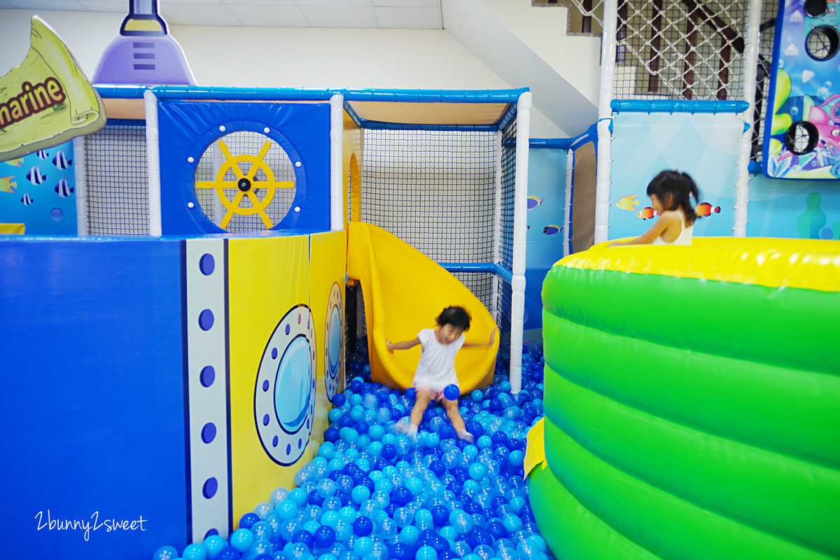 [新北。室內樂園] 童遊水族館～吸睛六公尺長水族箱 x超嗨海洋球池氣墊床 x 療癒藍色琉璃沙坑~林口全新開幕的室內親子樂園｜室內景點｜雨天景點 @兔兒毛毛姊妹花