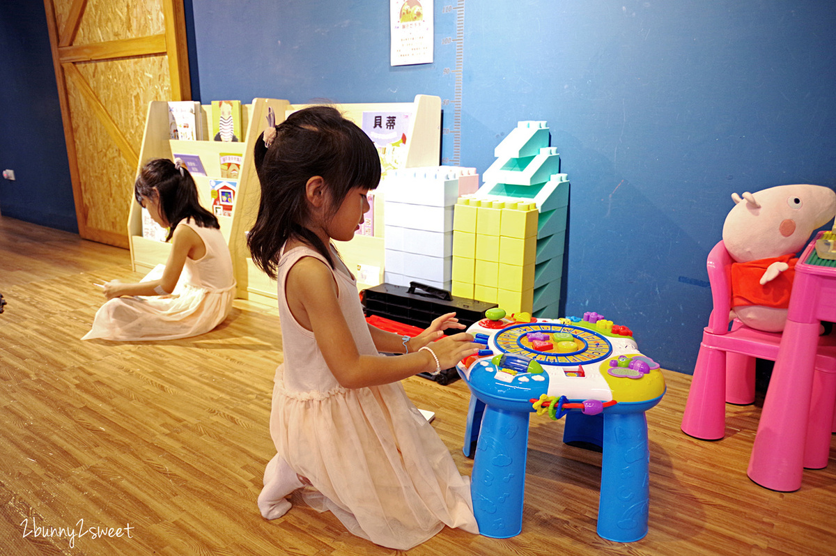 [台北。親子餐廳] 淘憩時光～孩子自在玩、爸媽安心用餐的溫馨親子餐廳，適合親子包場聚會、慶生、抓周，也舉辦多種親子課程｜台北室內景點｜雨天景點｜近捷運南京松江站 @兔兒毛毛姊妹花