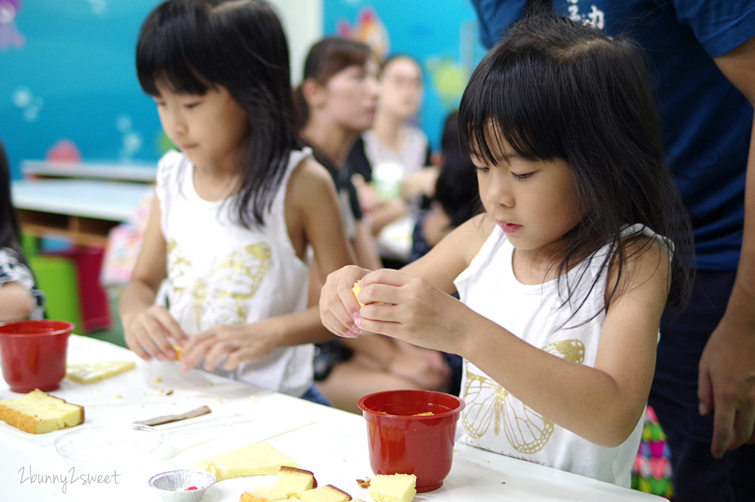 [桃園。觀光工廠] 卡司蒂菈樂園～來金格食品觀光工廠不只能參觀蛋糕餅乾生產線、手作 DIY，還有手搖船、小賽車、夜市遊戲～歡樂又好玩｜蘆竹觀光工廠｜室內景點｜雨天景點 @兔兒毛毛姊妹花