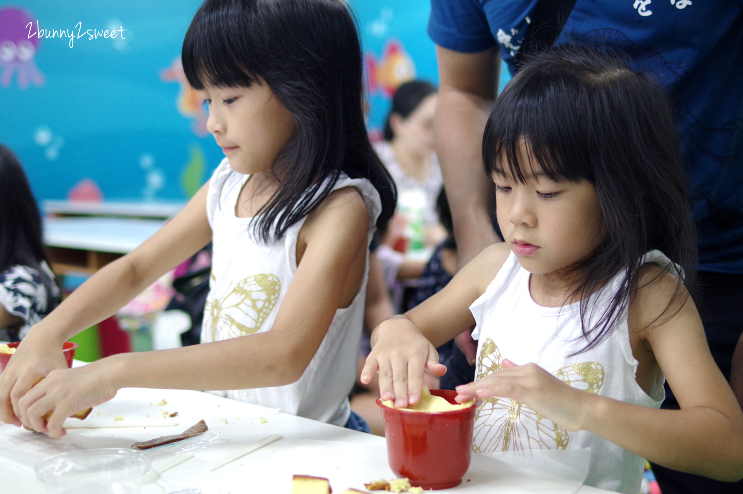 [桃園。觀光工廠] 卡司蒂菈樂園～來金格食品觀光工廠不只能參觀蛋糕餅乾生產線、手作 DIY，還有手搖船、小賽車、夜市遊戲～歡樂又好玩｜蘆竹觀光工廠｜室內景點｜雨天景點 @兔兒毛毛姊妹花