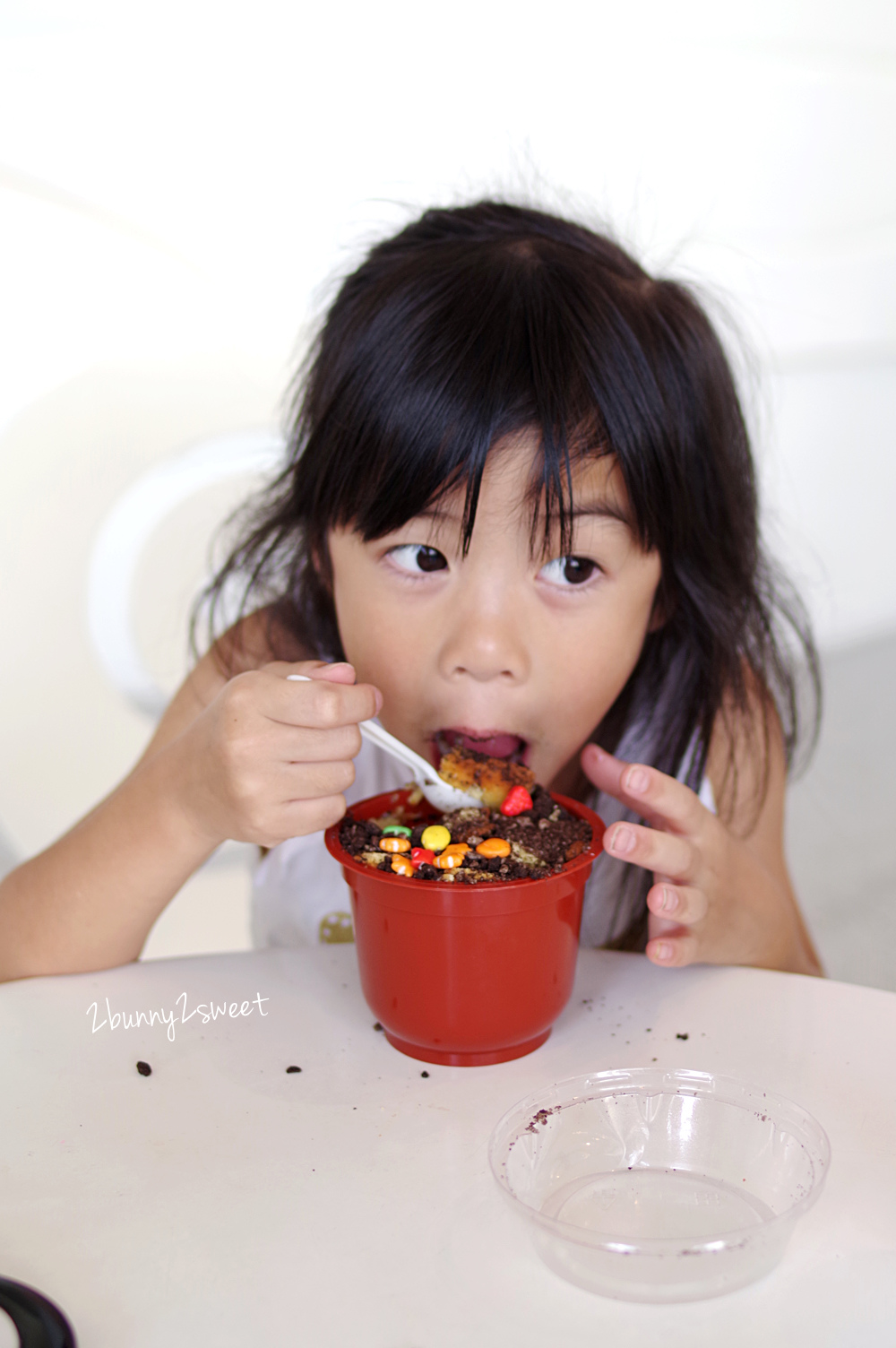 [桃園。觀光工廠] 卡司蒂菈樂園～來金格食品觀光工廠不只能參觀蛋糕餅乾生產線、手作 DIY，還有手搖船、小賽車、夜市遊戲～歡樂又好玩｜蘆竹觀光工廠｜室內景點｜雨天景點 @兔兒毛毛姊妹花