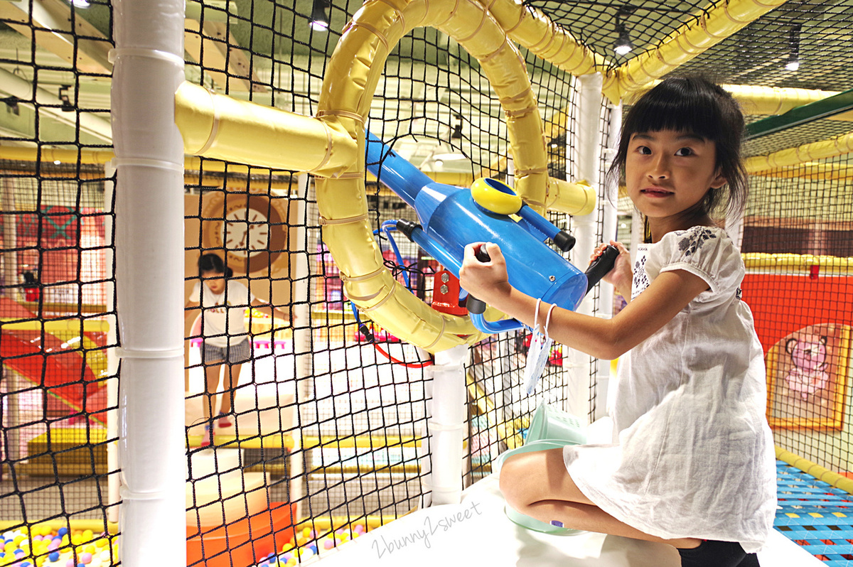 [台中。室內樂園] 貝兒絲樂園 台中浪漫法國主題館 全新開幕!! 大型聲光飛天火車 x 警察抓小偷角色扮演 x 體能挑戰攀爬遊戲區~玩具超多、設施超豐富的親子館~室內景點｜雨天景點 @兔兒毛毛姊妹花