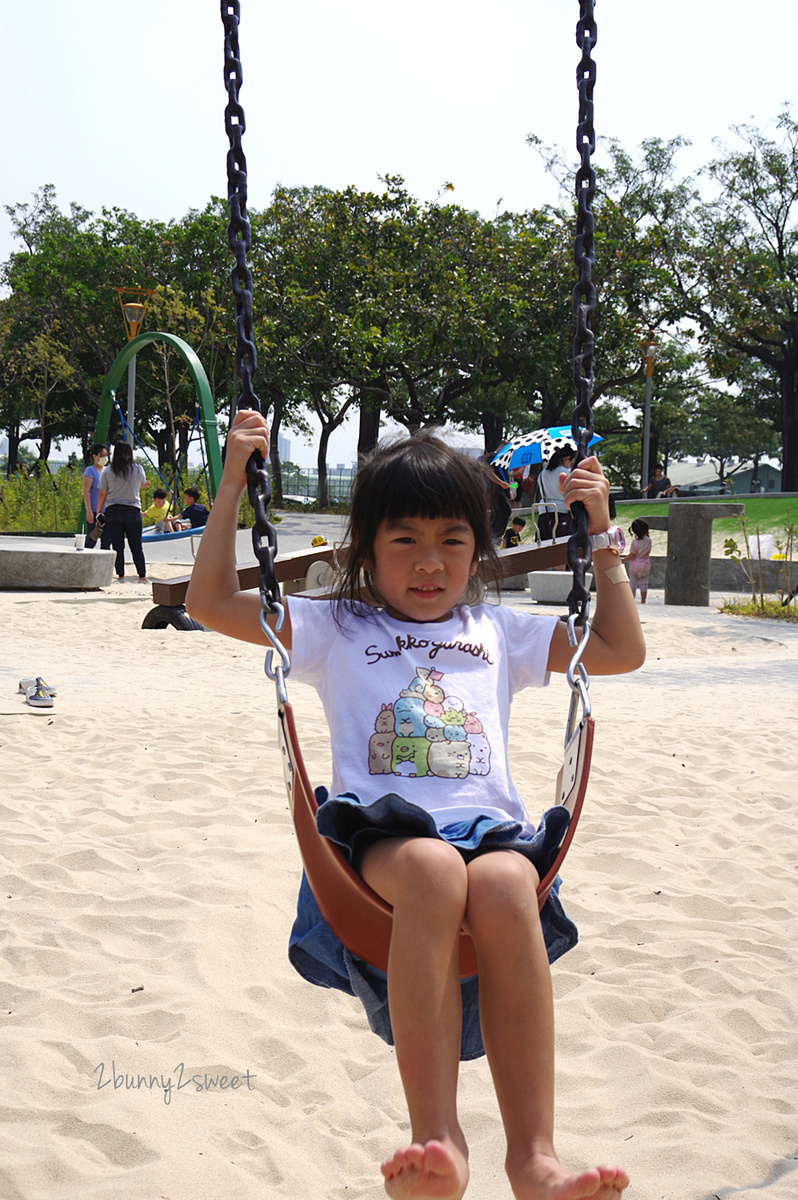 [台中。特色公園] 豐樂雕塑公園~ 共融遊戲場 x 跑酷練習場 x 湖景雕塑公園～適合全家大小野餐、散步、玩耍的免費休閒好去處｜共融公園｜特色滑梯｜免費景點 @兔兒毛毛姊妹花