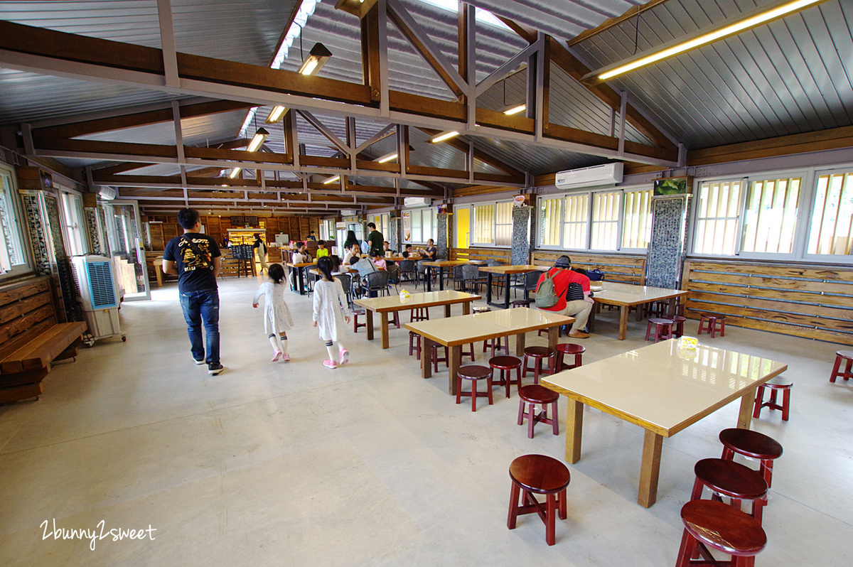 宜蘭親子景點》甲鳥園～來去好好拍清水模高級鴨鴨豪宅 餵鴨鴨、做 DIY、吃鴨蛋糕和滷鴨蛋～宜蘭礁溪遛小孩好去處｜室內景點｜雨天景點 @兔兒毛毛姊妹花