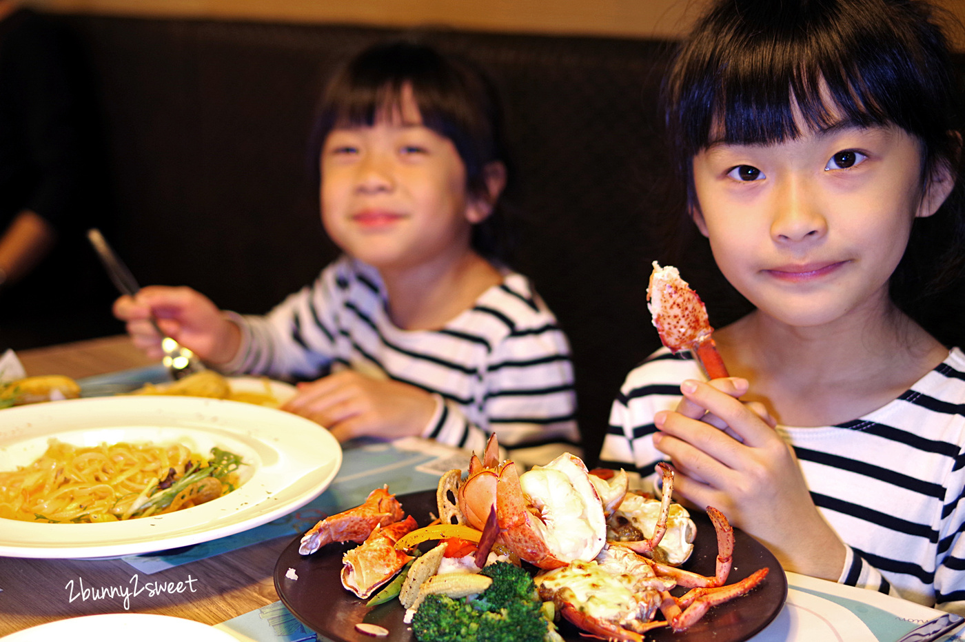 [台北。美食] 微笑餐桌 SMILE TABLE～天然海水飼養活龍蝦 x 乾式熟成美國自然牛肋眼～民生社區適合約會、聚餐、親子用餐的美味西餐廳｜松山區美食 @兔兒毛毛姊妹花