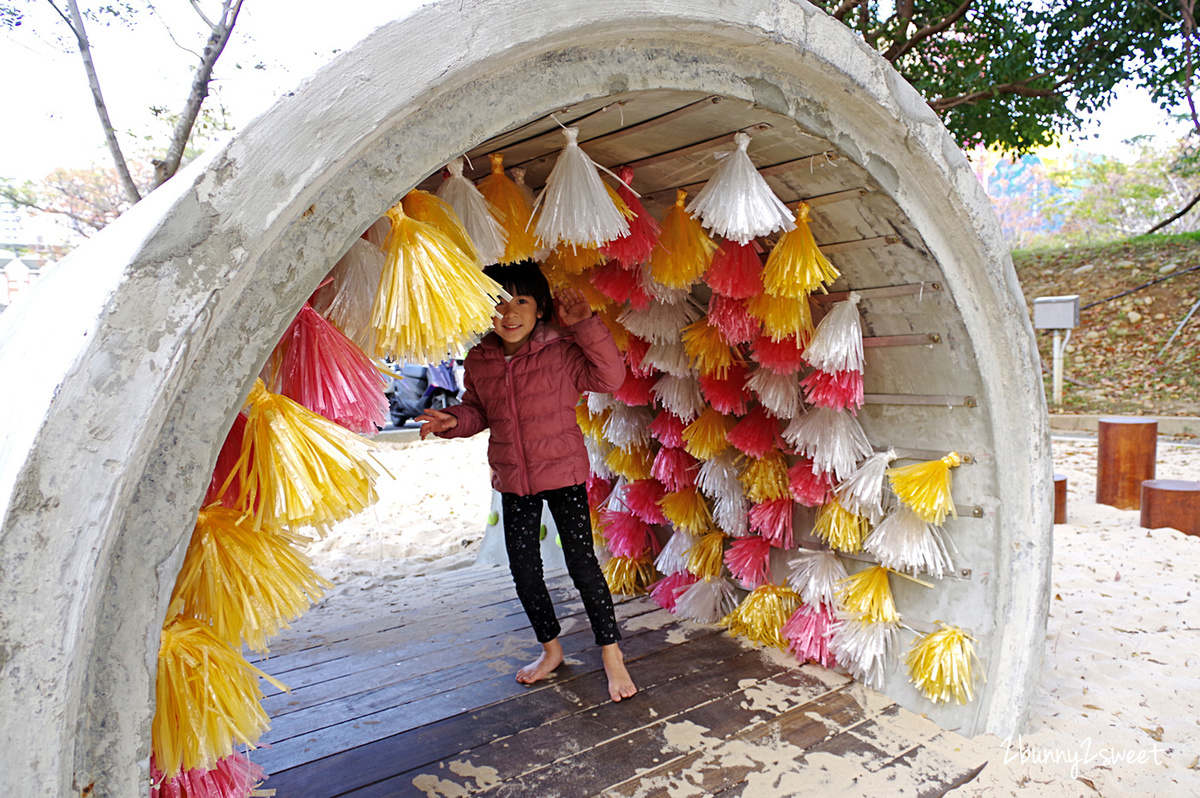 [台中。特色公園] 文心森林公園全新大沙坑木質遊戲區～木珠滑梯、伸縮木樁、搖擺平衡木、超大沙坑…刺激感官、訓練體能、啟發心智的十二感官遊樂設施特別又好玩!!｜親子景點｜免費景點 @兔兒毛毛姊妹花