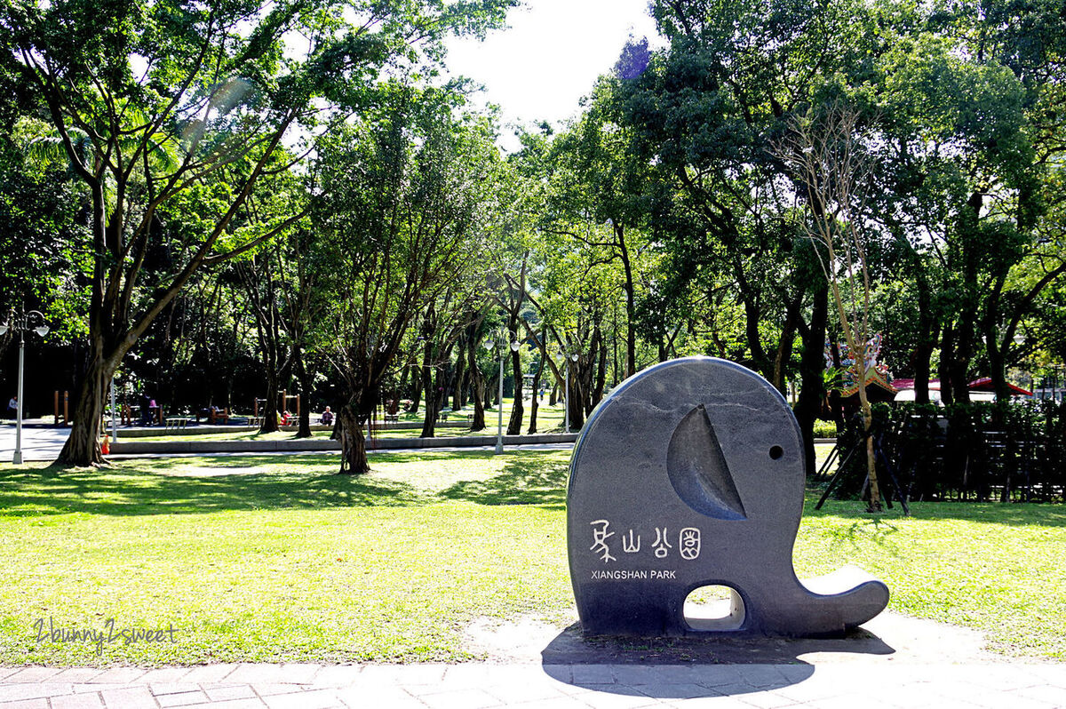 台北特色公園》象山公園 (中強公園) 樹蛙歷險記兒童遊戲場～X 型和蜘蛛攀爬網x山丘攀岩溜滑梯x瘋狂震盪搖滾盤x親子同樂T字鞦韆～信義區免費遛小孩好去處｜免費景點｜捷運淡水信義線｜捷運象山站 @兔兒毛毛姊妹花